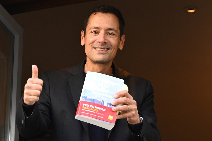 Romancierul Jean-Baptiste Andrea a câștigat Premiul Goncourt pe anul 2023