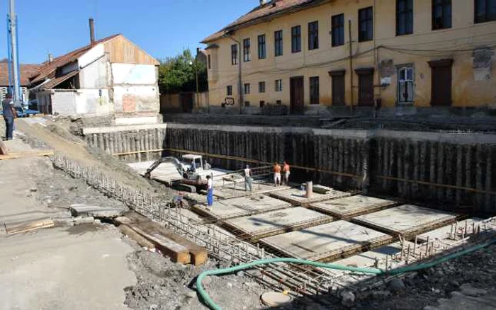 Vechiul imobil a fost demolat pentru a se ridica o clădire nouă