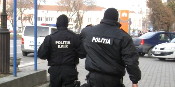 Intervenţia mascaţilor l-a determinat pe şofer să iasă din maşină