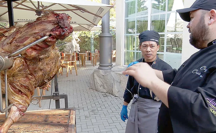 
    Hang şi Hung au învăţat repede şi acum se descurcă singuri    