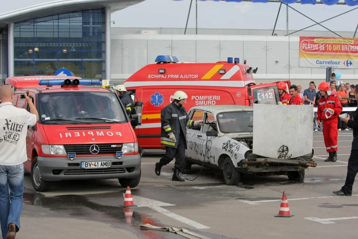 Pompierii merg la intervenţii cu maşini uzate Foto: arhivă ADS 