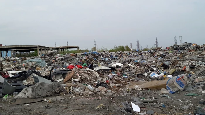 groapa de gunoi abandonata slatina