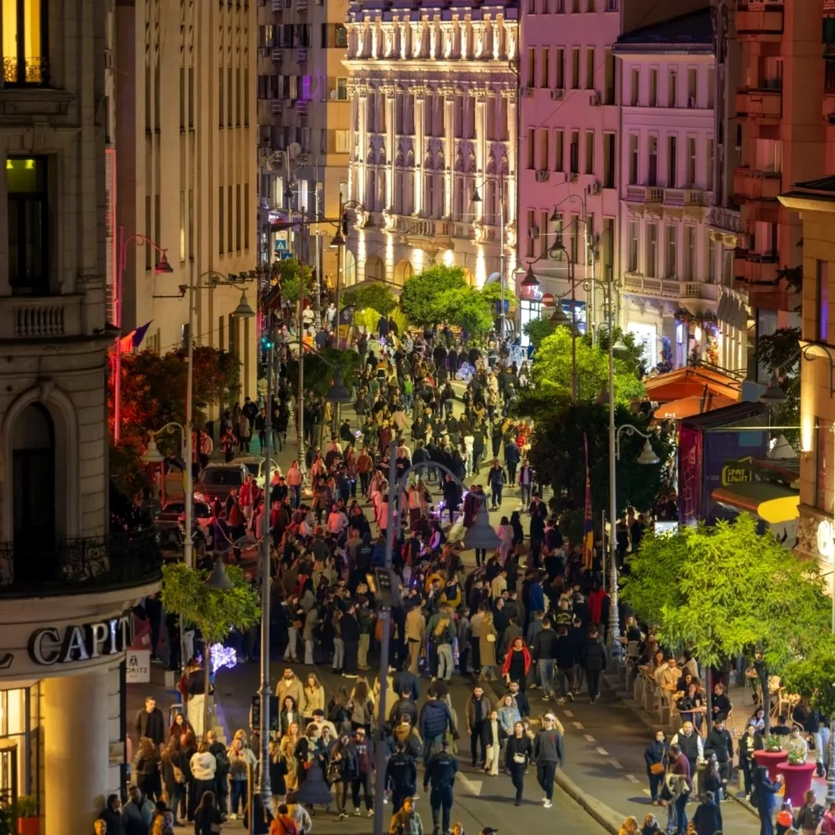 Tur ghidat și dezbatere despre reducerea riscului seismic, la „Străzi Deschise – București, Promenadă urbană”