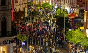 Tur ghidat și dezbatere despre reducerea riscului seismic, la „Străzi Deschise – București, Promenadă urbană”