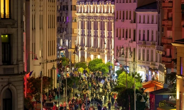 Tur ghidat și dezbatere despre reducerea riscului seismic, la „Străzi Deschise – București, Promenadă urbană”