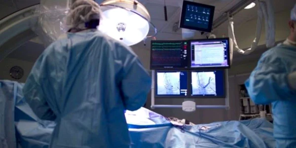 Familia bărbatului a povestit că în timpul intervenţiei medicii i-au perforat esofagul