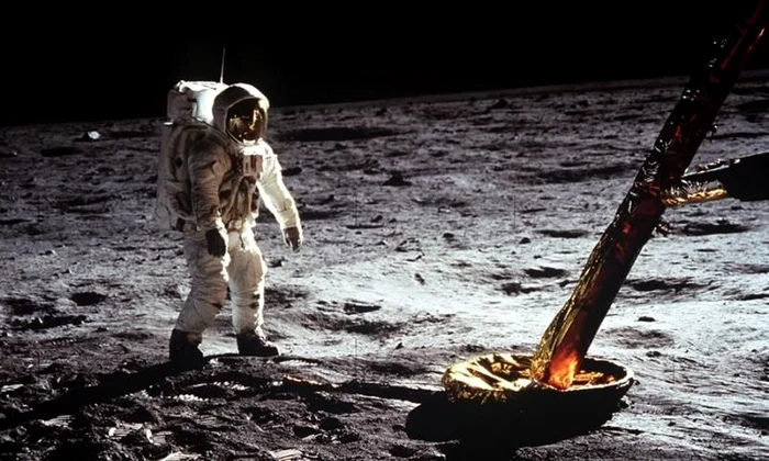 47 de ani de când am pășit întâia oară  în Univers jpeg