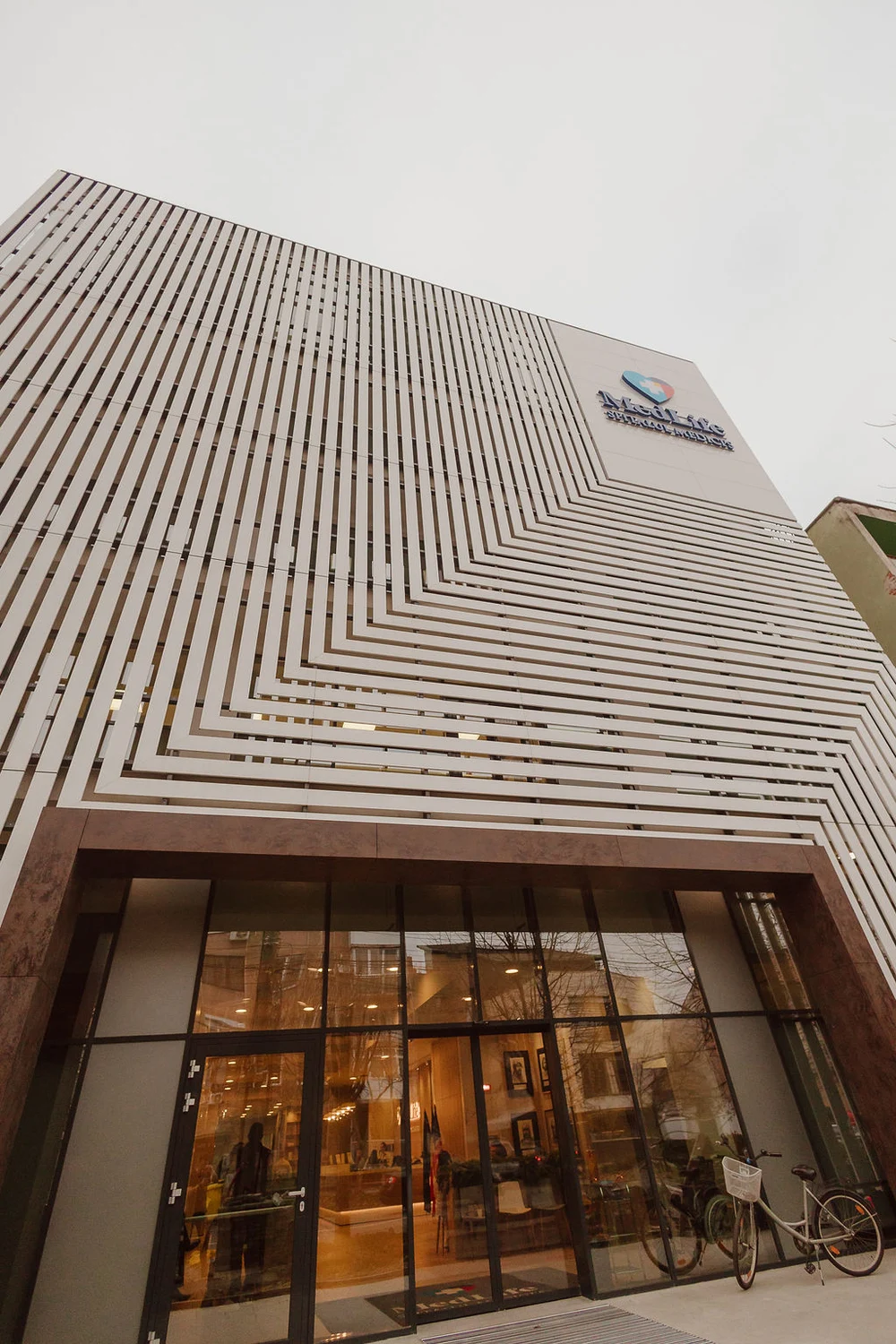 MedLife deschide o nouă eră în ortopedie la Timișoara: robotica, AI și expertiza umană, reunite în primul Institut de Ortopedie din România