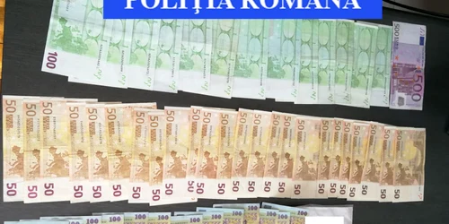 Poliţiştii au găsit sume mari de bani asupra suspectului