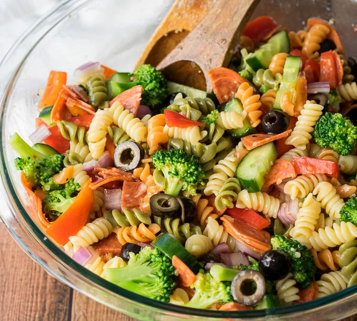Salata de paste  Reteta italiana clasica jpeg