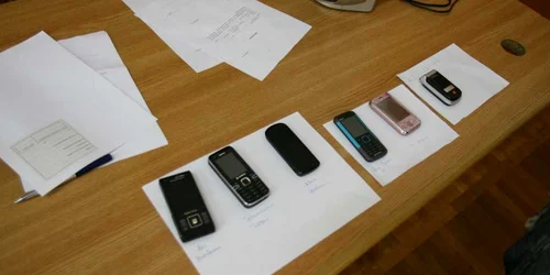 Unii elevi au intrat cu telefoanele în sălile de examen