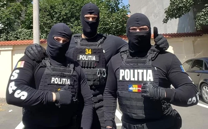 Poliţistul SAS nu purta cască în timpul descinderii FOTO SAS (Arhivă)