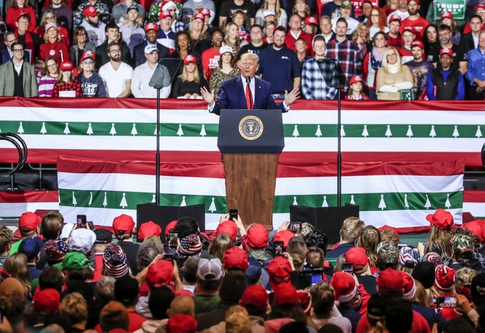 Donald Trump intr-un miting de campanie la Michigan FOTO EPA-EFE