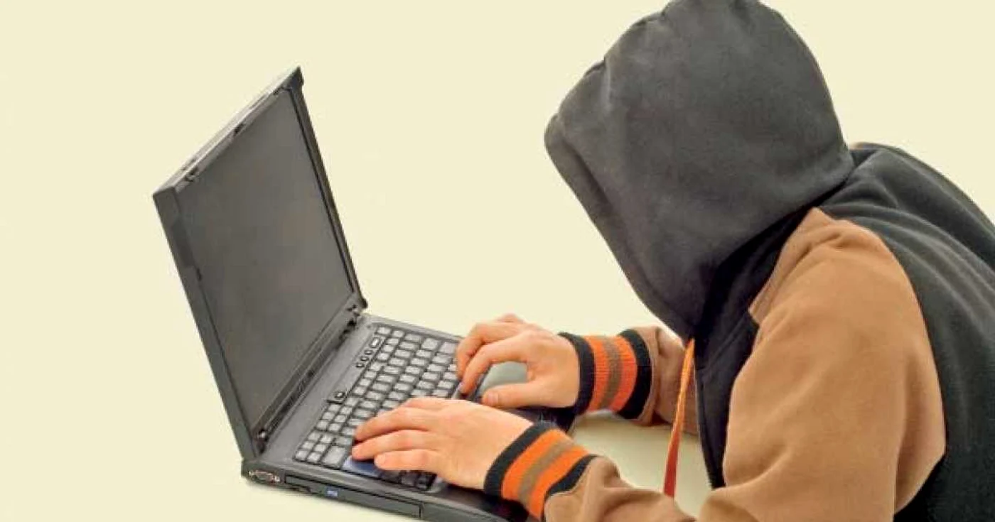 1.000 de euro a câştigat într-o lună Ionuţ de pe urma site-urilor sparte