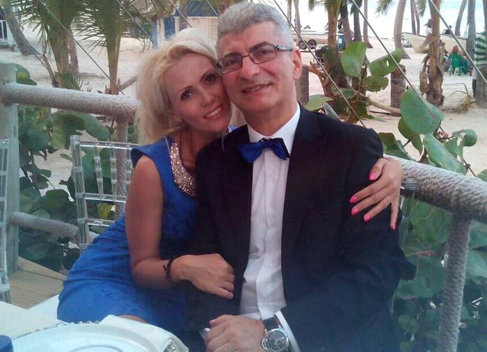 Silviu Prigoană pare mai fericit ca niciodată în braţele frumoasei blonde
