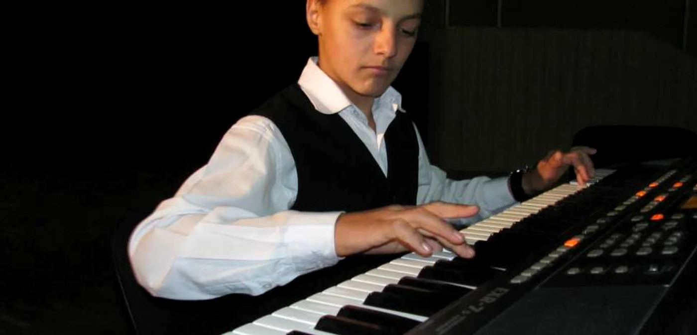 Silviu are 13 ani şi vrea să fie lăutar