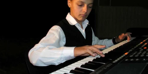 Silviu are 13 ani şi vrea să fie lăutar