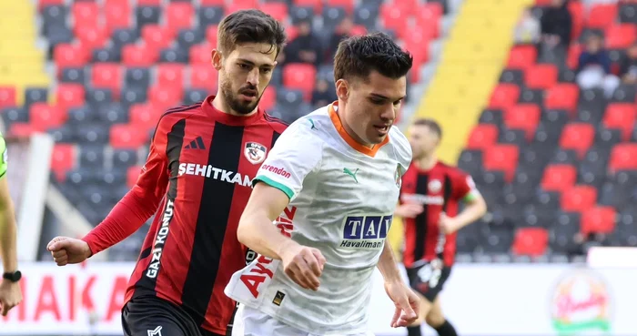 Ianis Hagi a ieșit accidentat în meciul cu Gaziantep. Foto Facebook Alanyaspor 