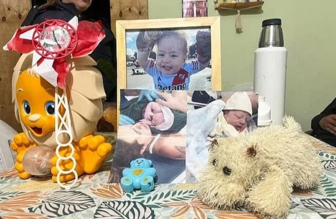 Tragedie cumplită în Argentina: un băiețel de un an a murit după ce s-a înecat cu o unghie falsă a mamei