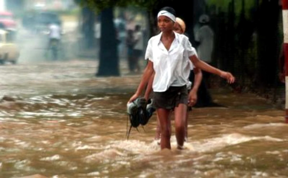 Havana, inundată de valuri uriaşe