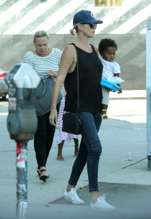Exclusive    Charlize Theron And Family Enjoy Lunch And Ice Cream In West Hollywood jpeg