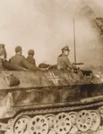 Infanteriști germani într-un transport blindat semișenilat SPW (© Profimedia)
