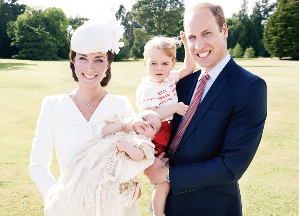 
    Kate şi prinţul William  sunt căsătoriţi de 4 ani  
