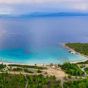 Plajă pe brațul Kassandra din Halkidiki-Grecia - imagine aeriană Foto Porto Valitsa Resort jpg