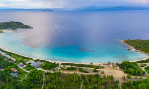 Plajă pe brațul Kassandra din Halkidiki-Grecia - imagine aeriană Foto Porto Valitsa Resort jpg