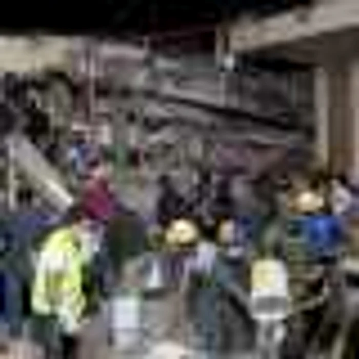 Cutremur Mexic - daramaturi scoala FOTO AFP