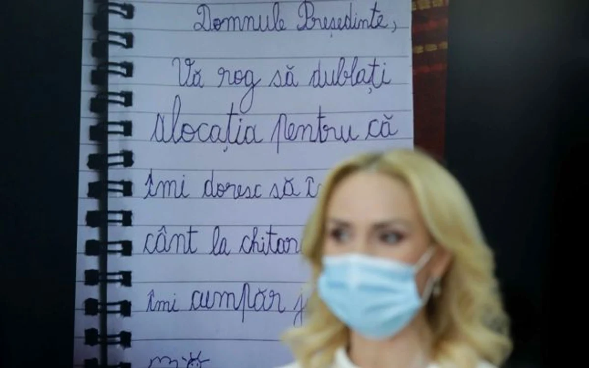 Conferinţa de presă a Gabrielei Firea cu scrisori ale copiilor pentru presedintele Iohannis FOTO Inquam Photos / George Calin