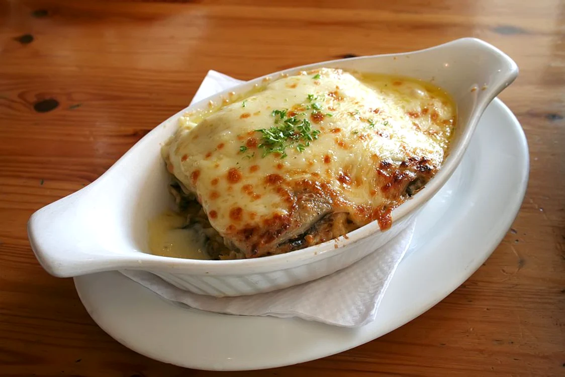 lasagna cu carne si sos bechamel jpeg