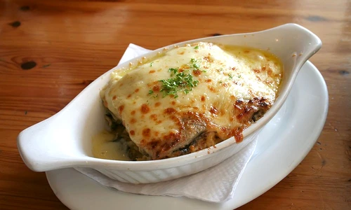 lasagna cu carne si sos bechamel jpeg