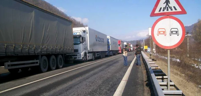 Circulaţia pe Valea Oltului a fost blocată timp de câteva ore în urma accidentului de la Călimăneşti