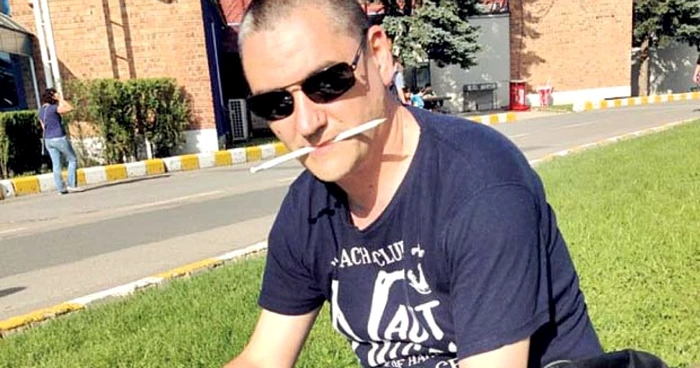 Horia Ghibuţiu, alături de capturile sale la cea mai recentă ediţie a târgului de carte Bookfest
