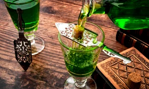 absint bautura alcool shutter descopera 1 scaled jpg