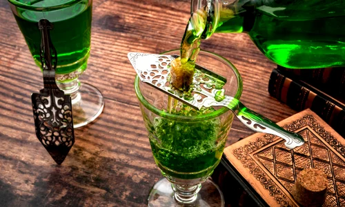 absint bautura alcool shutter descopera 1 scaled jpg