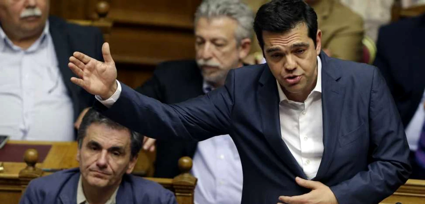 Alexis Tsipras în timpul uneia dintre intervenţiile sale cadrul dezbaterii de miercuri noapte din legislativul elen. FOTO AP