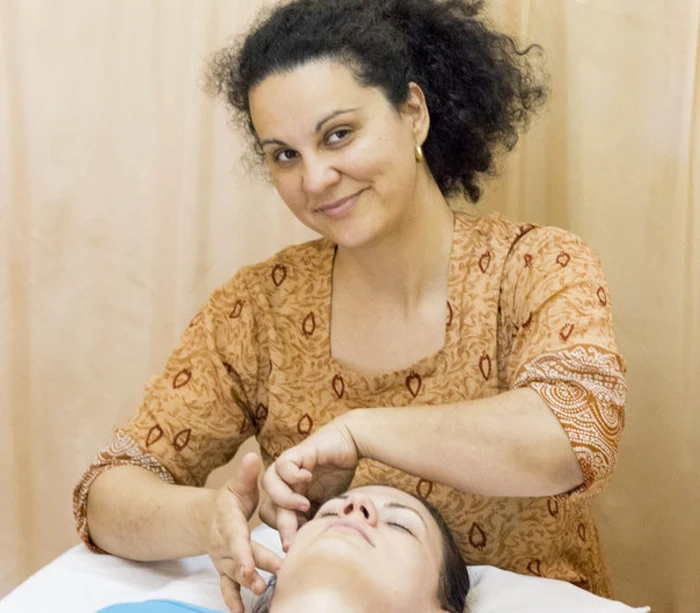 Elena Hamza face masaj facial Foto: Elena Hamza