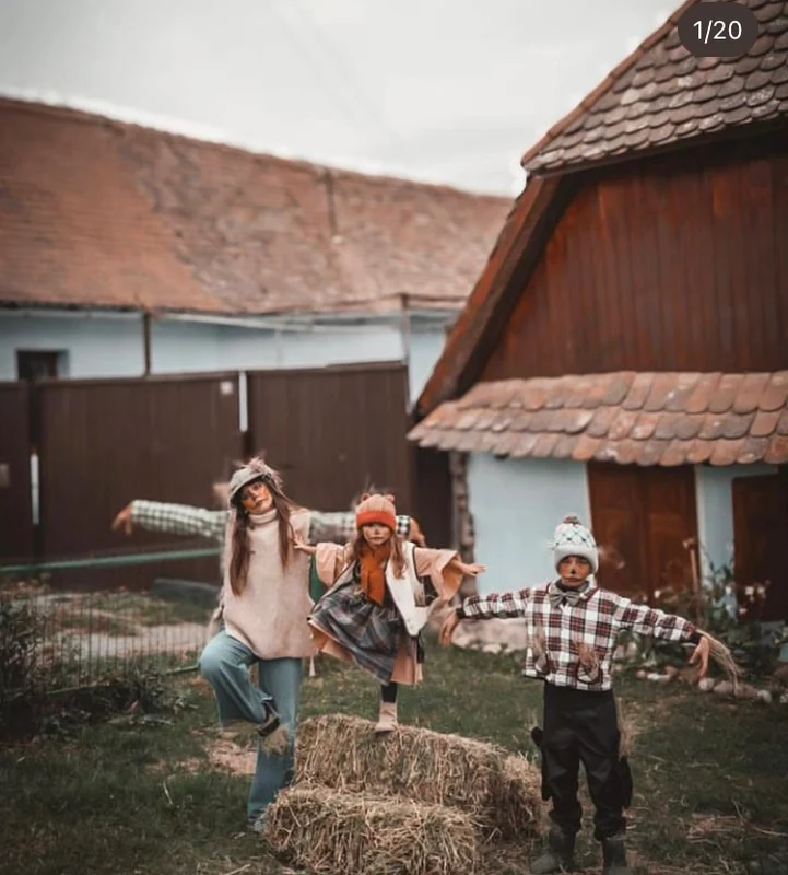Dana Rogoz, Halloween la Viscri foto: Instagram 