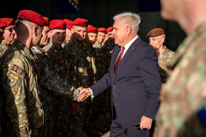 Angel Tîlvăr s-a întâlnit cu militarii români din EUFOR ALTHEA, miercuri, 9 oct. 2024. FOTO MAPN