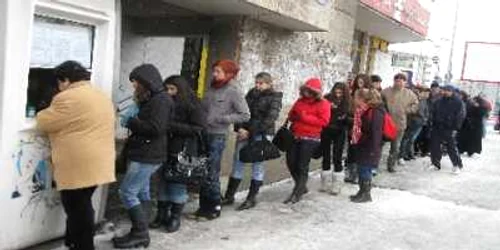 Mureşenii stau la cozi pentru abonamente