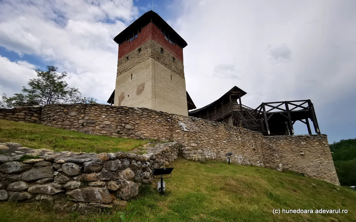 Cetatea medievală Mălăiești din Hunedoara  Foto Daniel guță (14) jpg