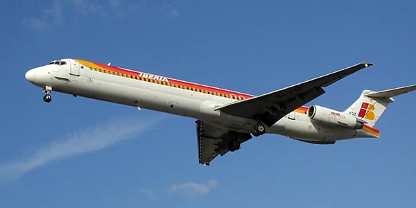 Avion MD-83