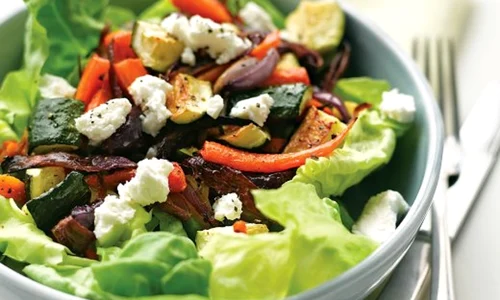 salata cu legume la cuptor si branza jpeg