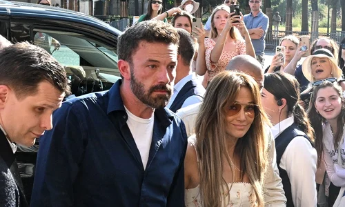 Bennifer, Paris, hăituiți de paparazzi jpg