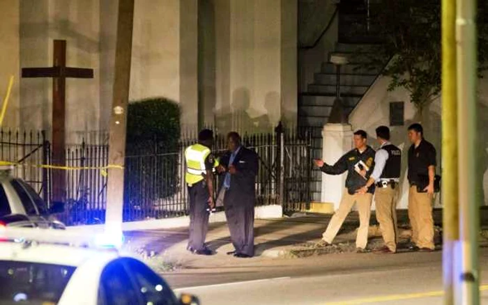 Opt persoane au fost împuşcate la o biserică din Charleston FOTO AP