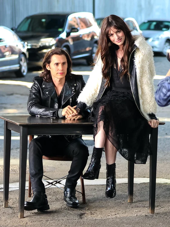 Steven Spielberg, 74 de ani, cu mască la serviciu Fotografii: Profimedia