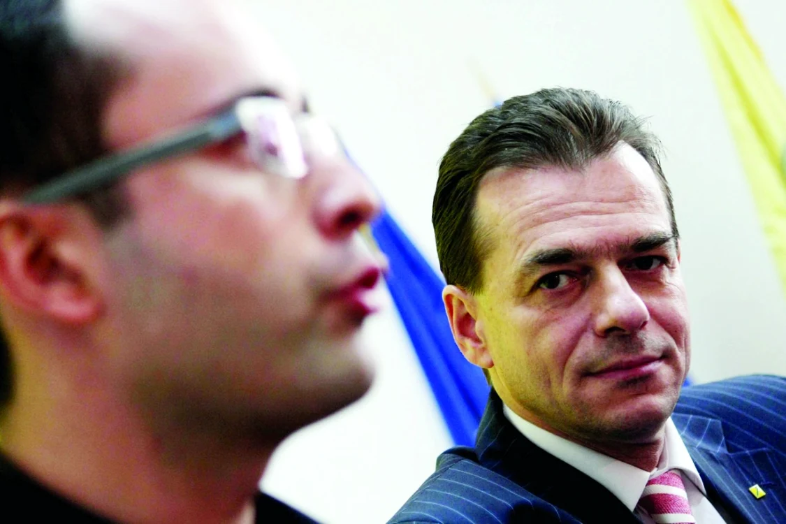 Ludovic Orban (dreapta), deşi era cotat cu a doua şansă, i-a luat faţa lui Cristian Buşoi. FOTO Mediafax