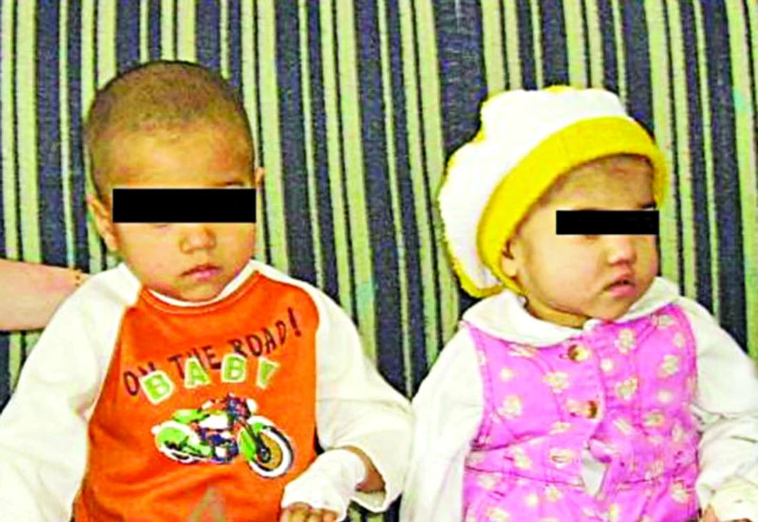 Cei doi micuţi care urmau  să fie vânduţi au ajuns în  grija asistenţilor maternali